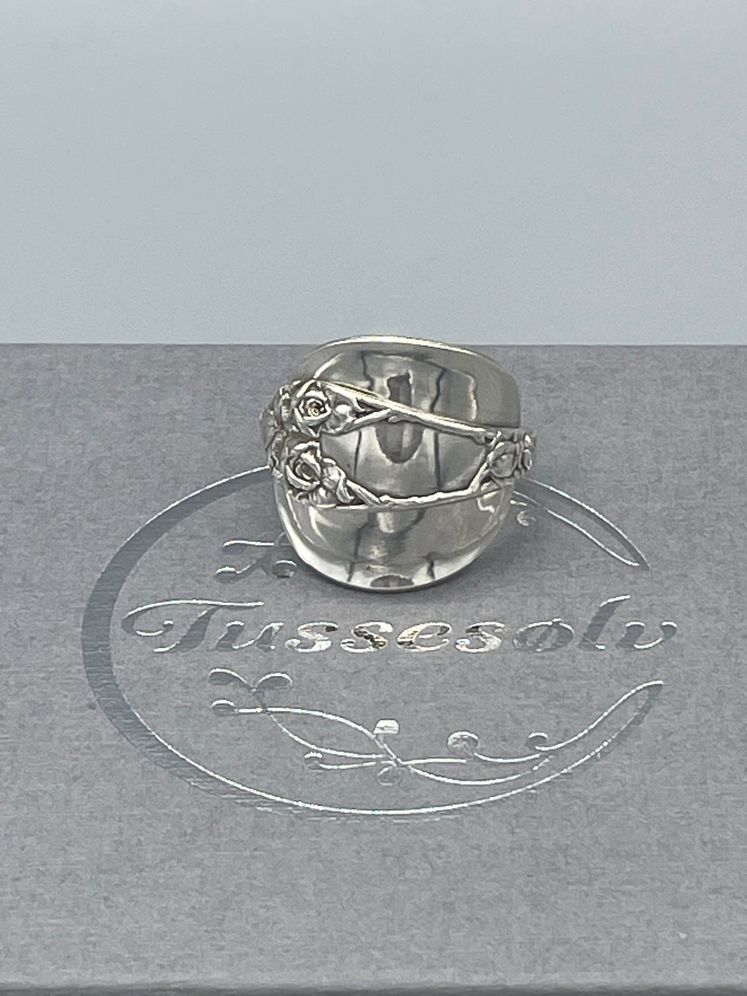 Opphøiet Rose Statement Ring