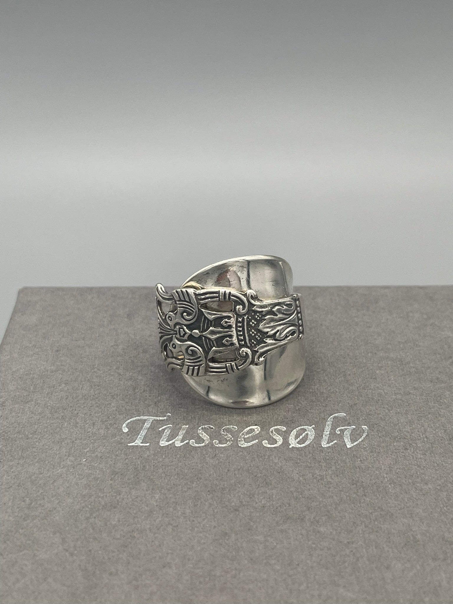 Diplomat, Statement Ring